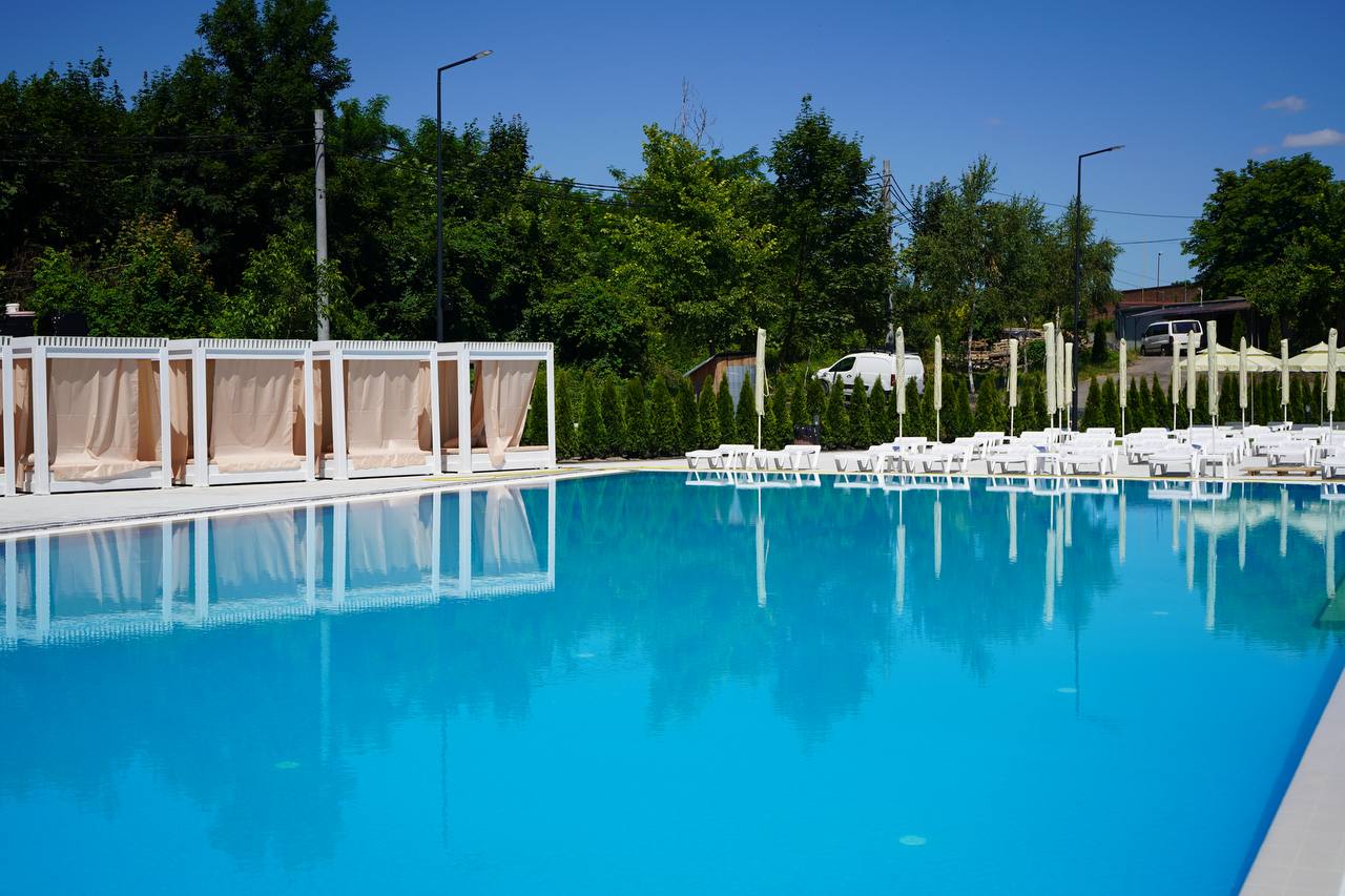 Дорослий басейн