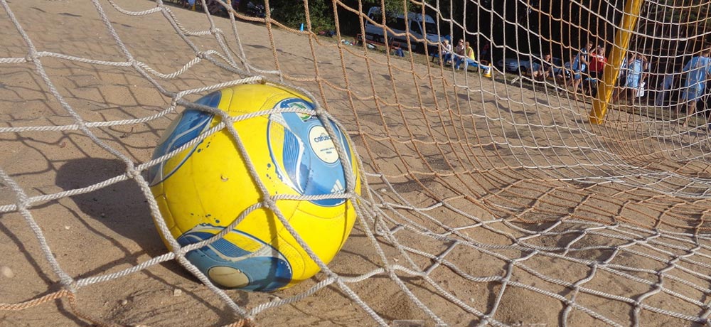 Пляжний футбол